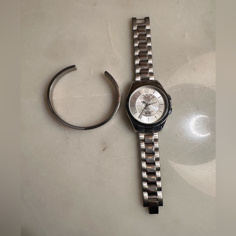 Silver and Black Women’s Watch and Bracelet Set